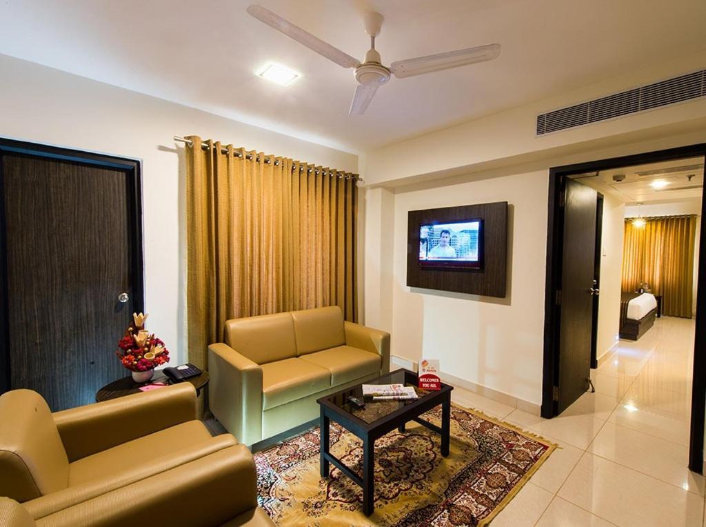 Plaza Hotel Trichy Tiruchirappalli Extérieur photo